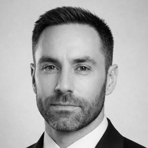 Experienced surgeon Paul Fotheringham specializing in cosmetic and reconstructive procedures at Insi.