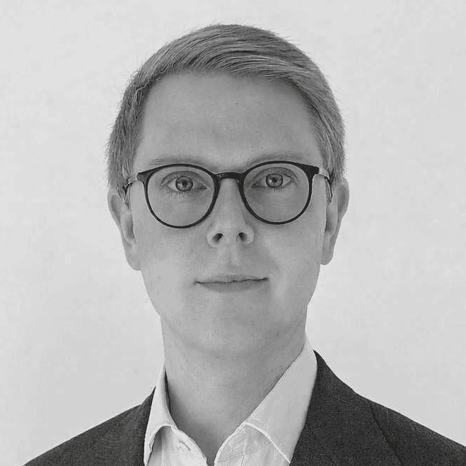 Professional headshot of Ross Morton, a specialist at Insight Surgery.